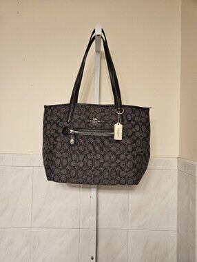 COACH HANDBAG